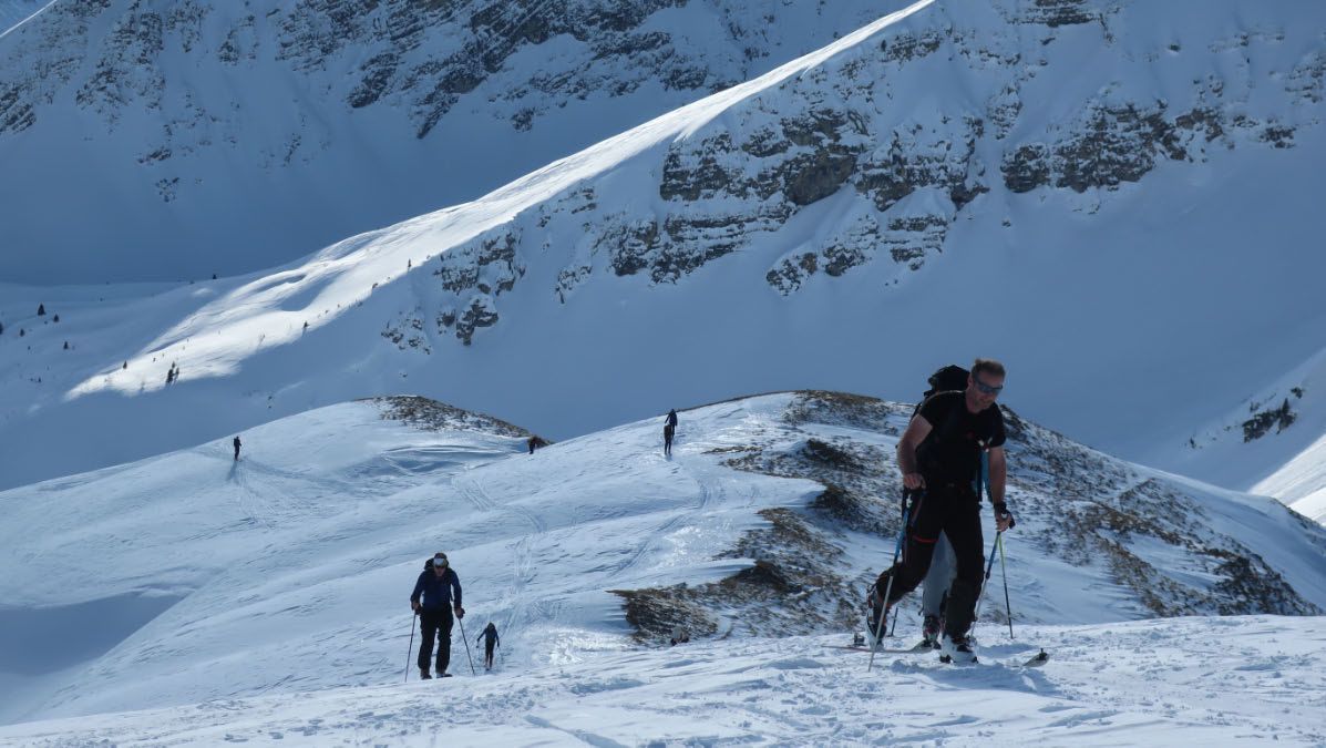 Zwetend in de zon de laatste meters naar de Galtjoch